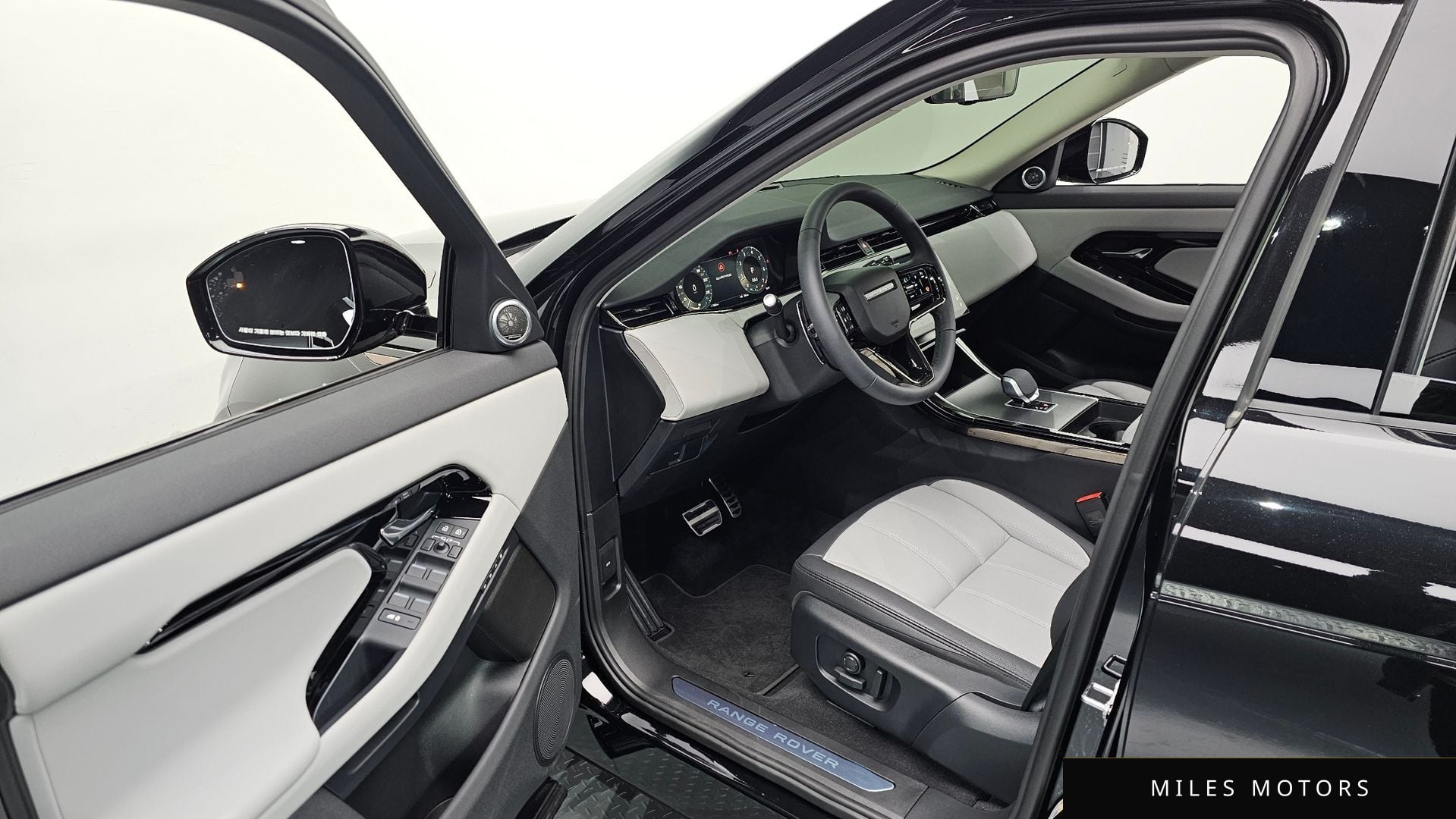 Land Rover Range Rover Evoque 2025 — миниатюра 11