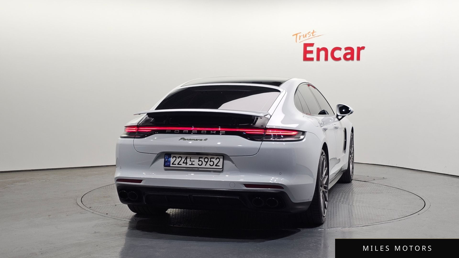 Porsche Panamera 2023 — миниатюра 4