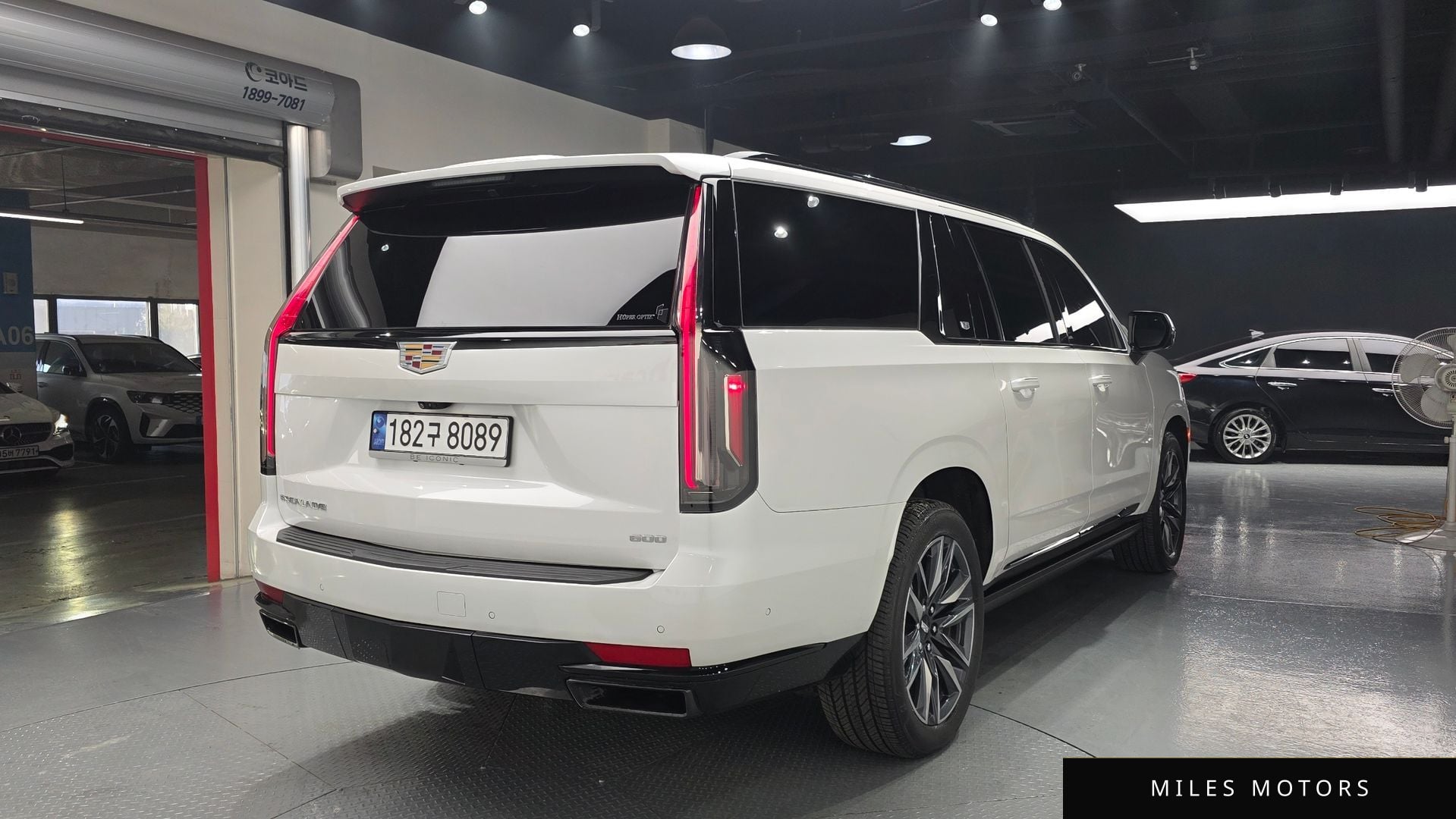 Cadillac Escalade 2023 — миниатюра 2