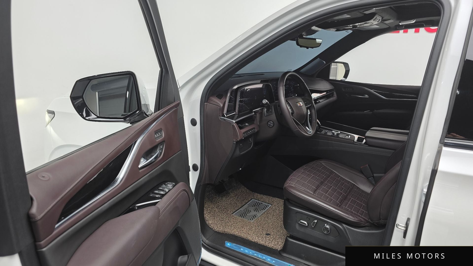 Cadillac Escalade 2023 — миниатюра 11