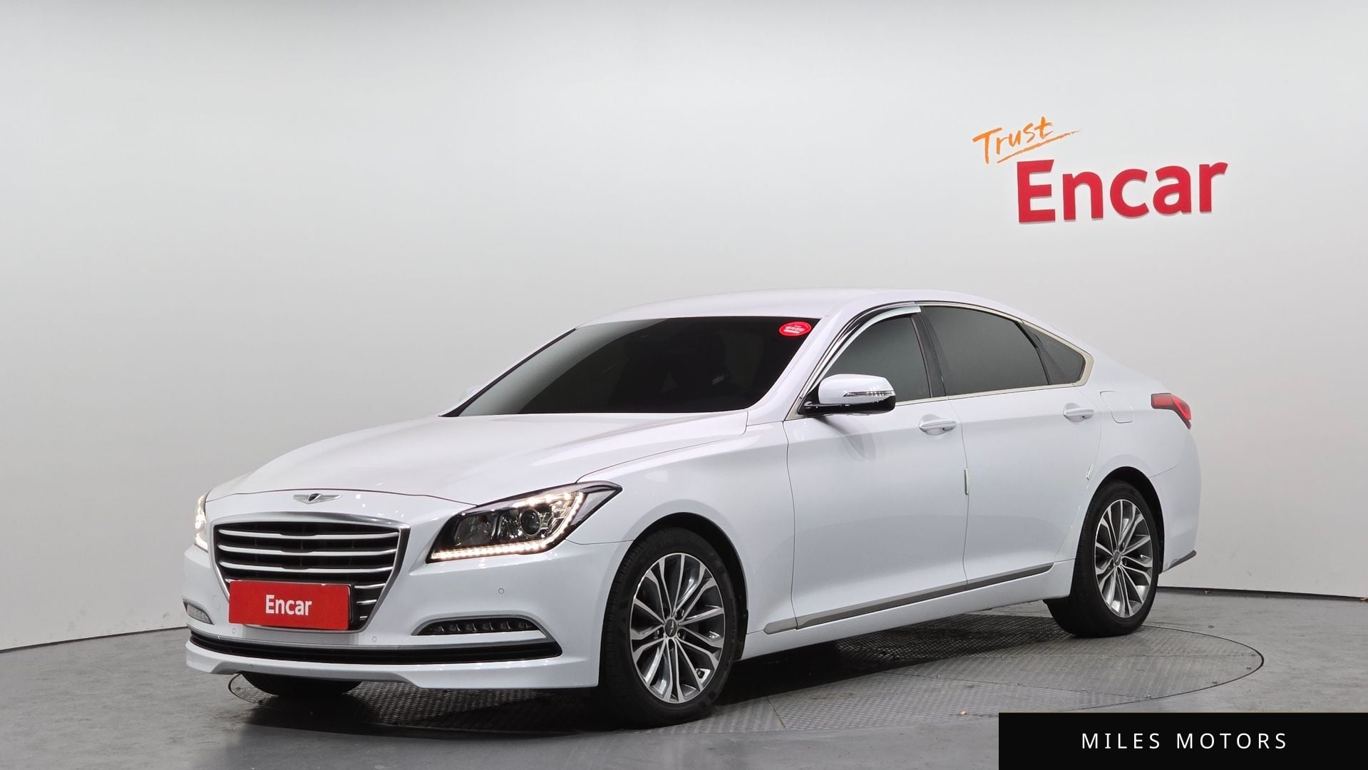 Hyundai Genesis 2016 — фото 1 из 12