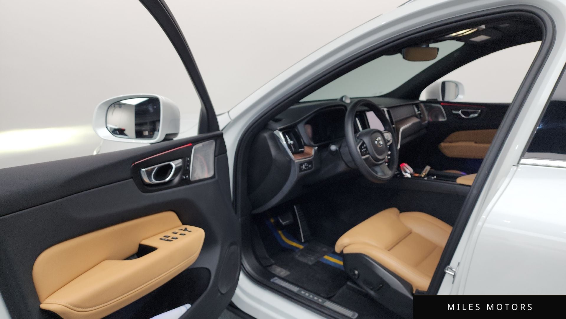 Volvo XC60 2022 — миниатюра 10