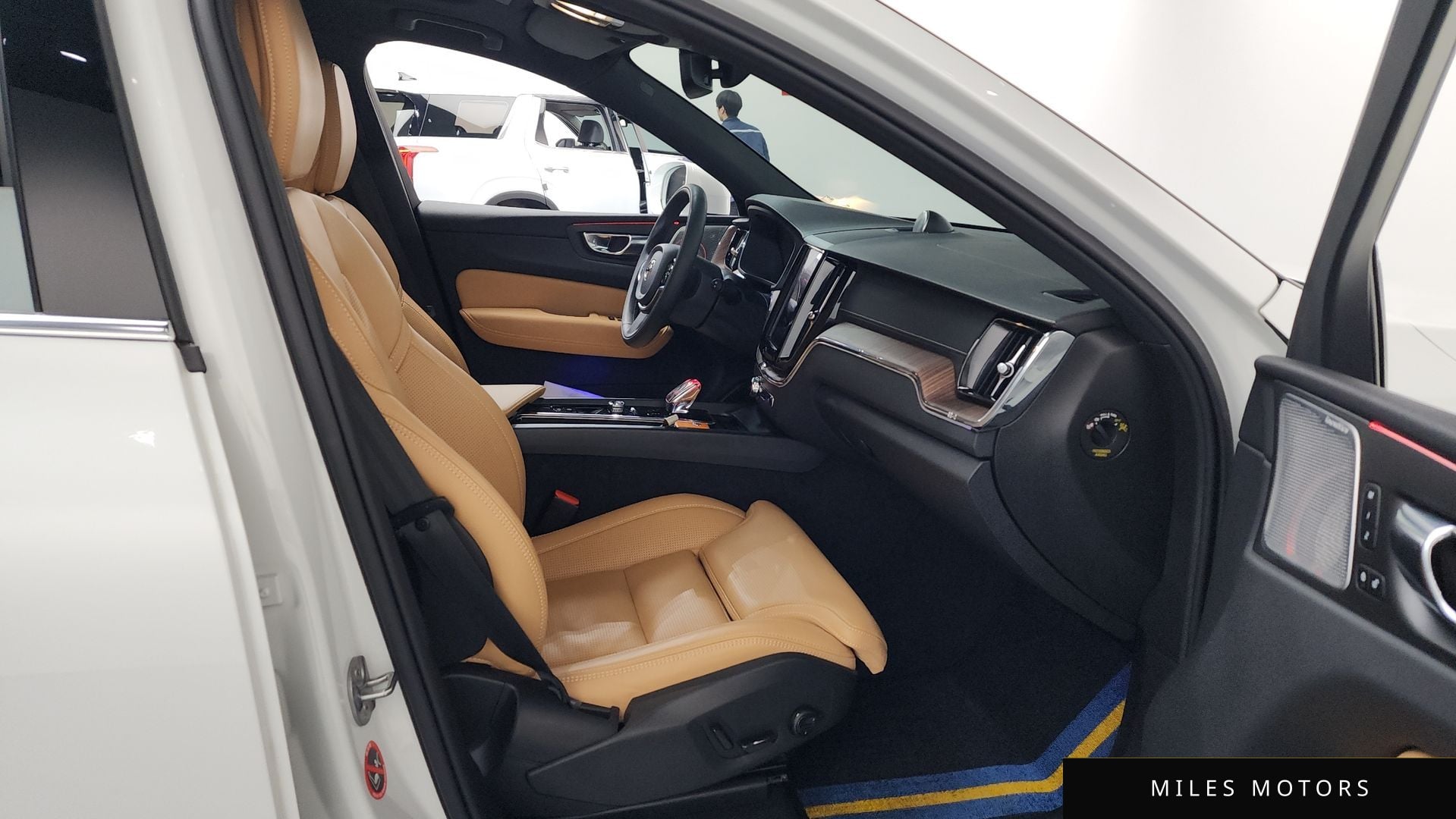 Volvo XC60 2022 — миниатюра 11