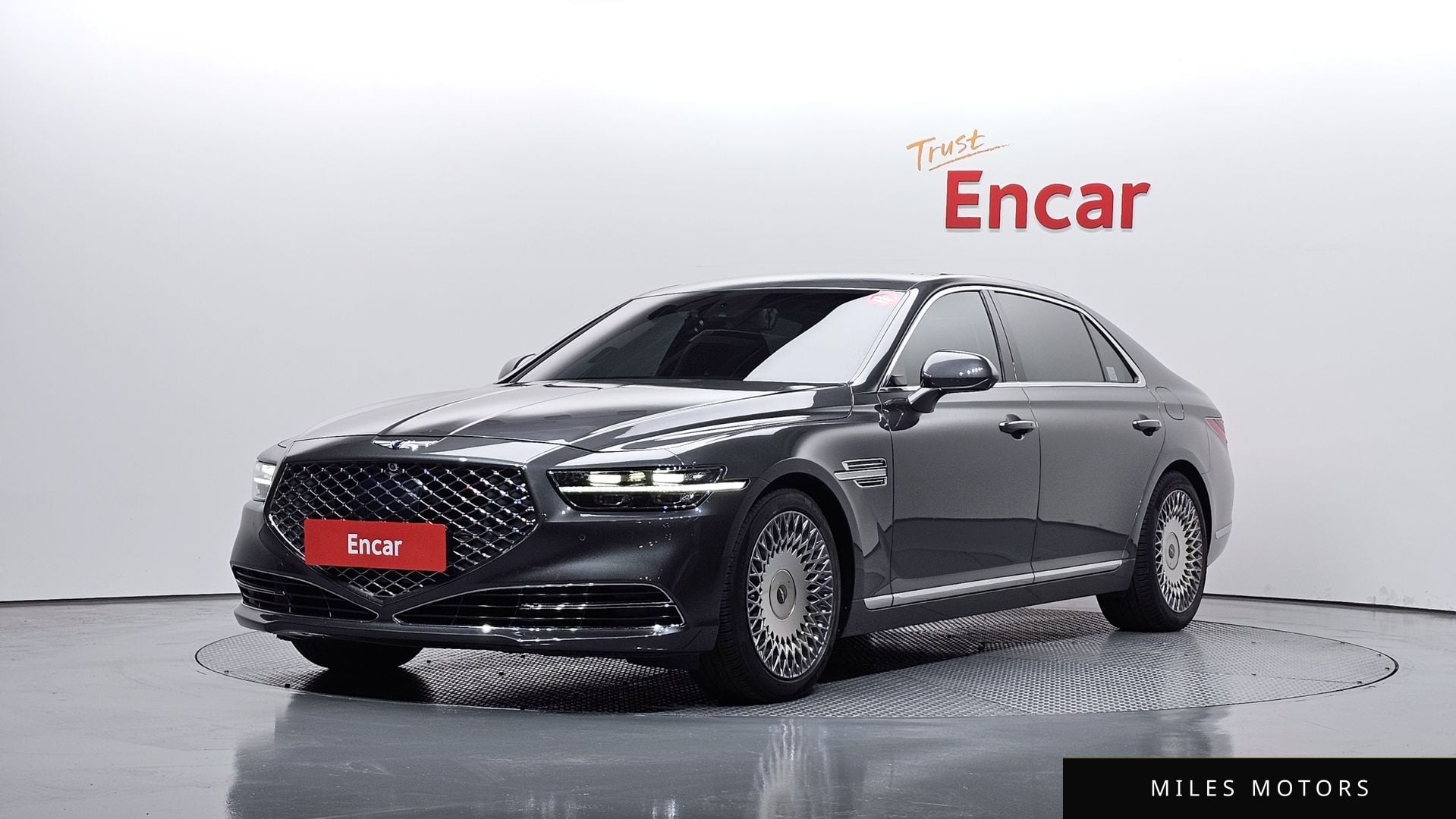 Genesis G90 2019 — фото 1 из 12