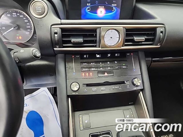 Лексус IS300 2018 — миниатюра 10