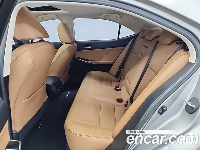 Лексус IS300 2018 — миниатюра 16