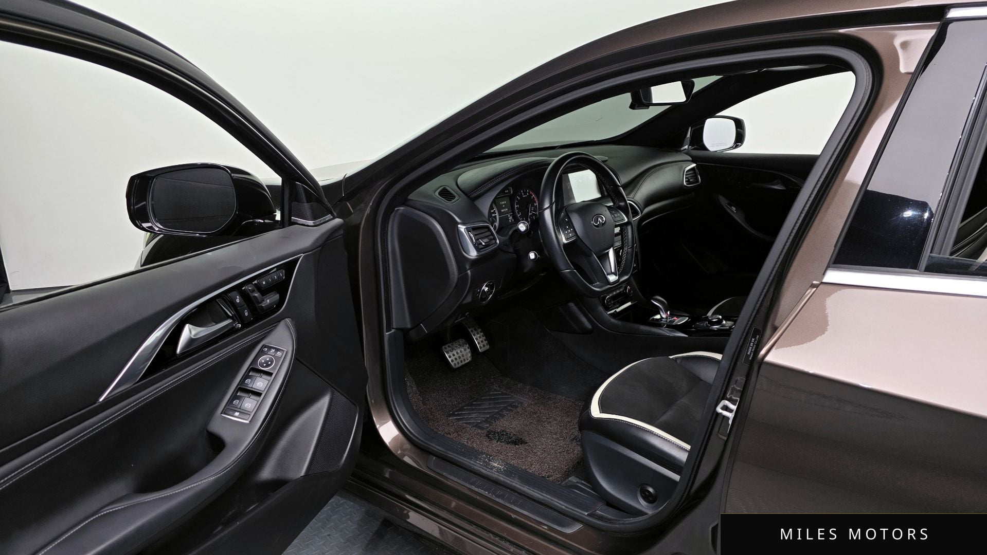 Infiniti Q30 2017 — миниатюра 10