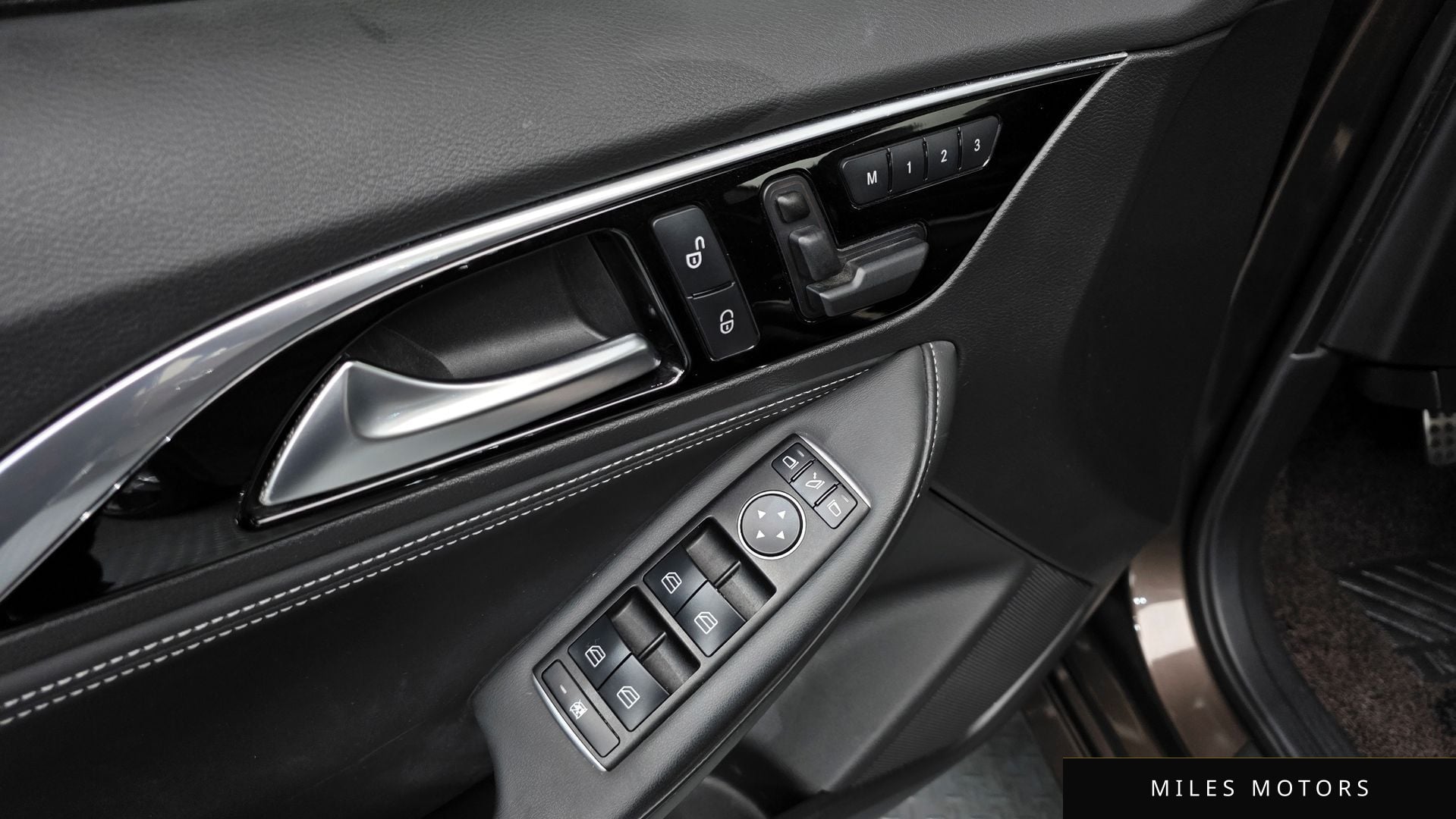 Infiniti Q30 2017 — миниатюра 11