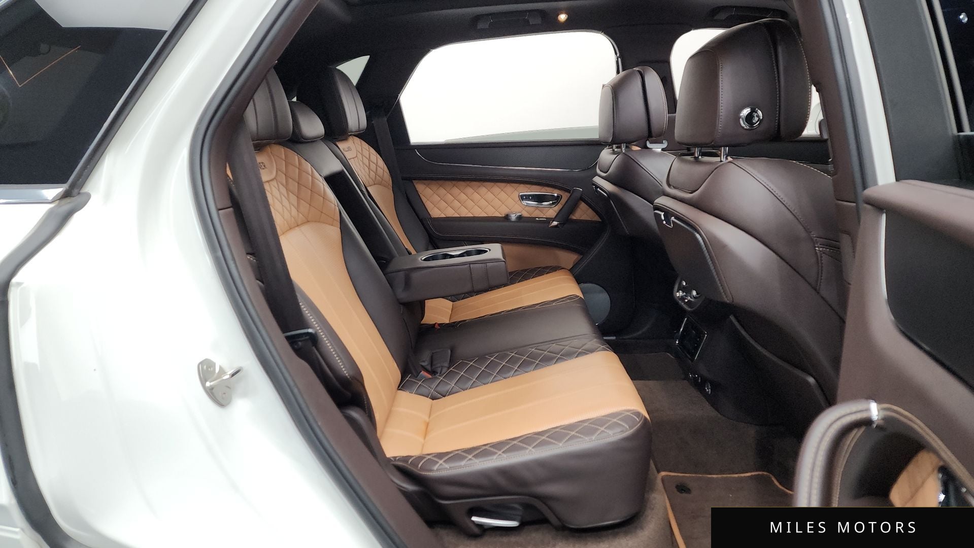Bentley 벤테이가 2018 — миниатюра 12