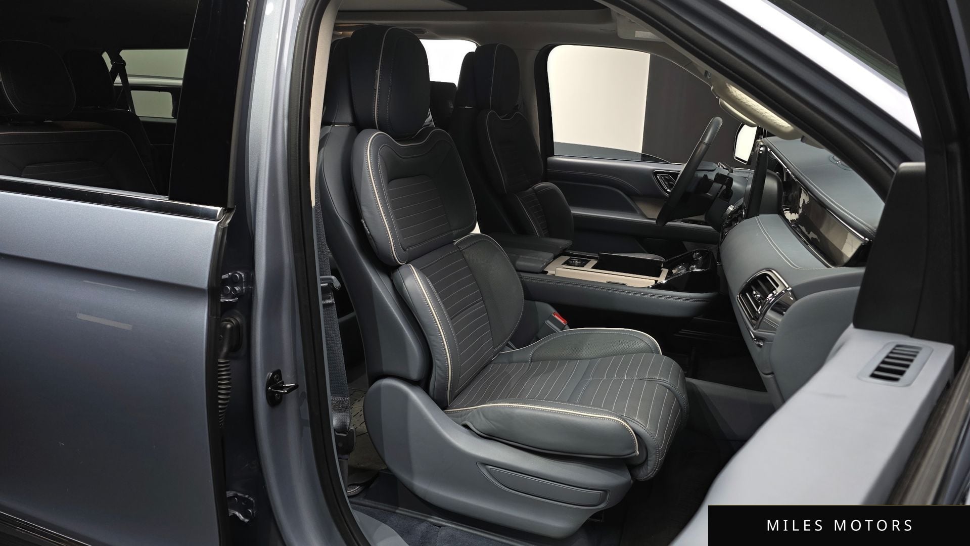Lincoln Navigator 2021 — миниатюра 10