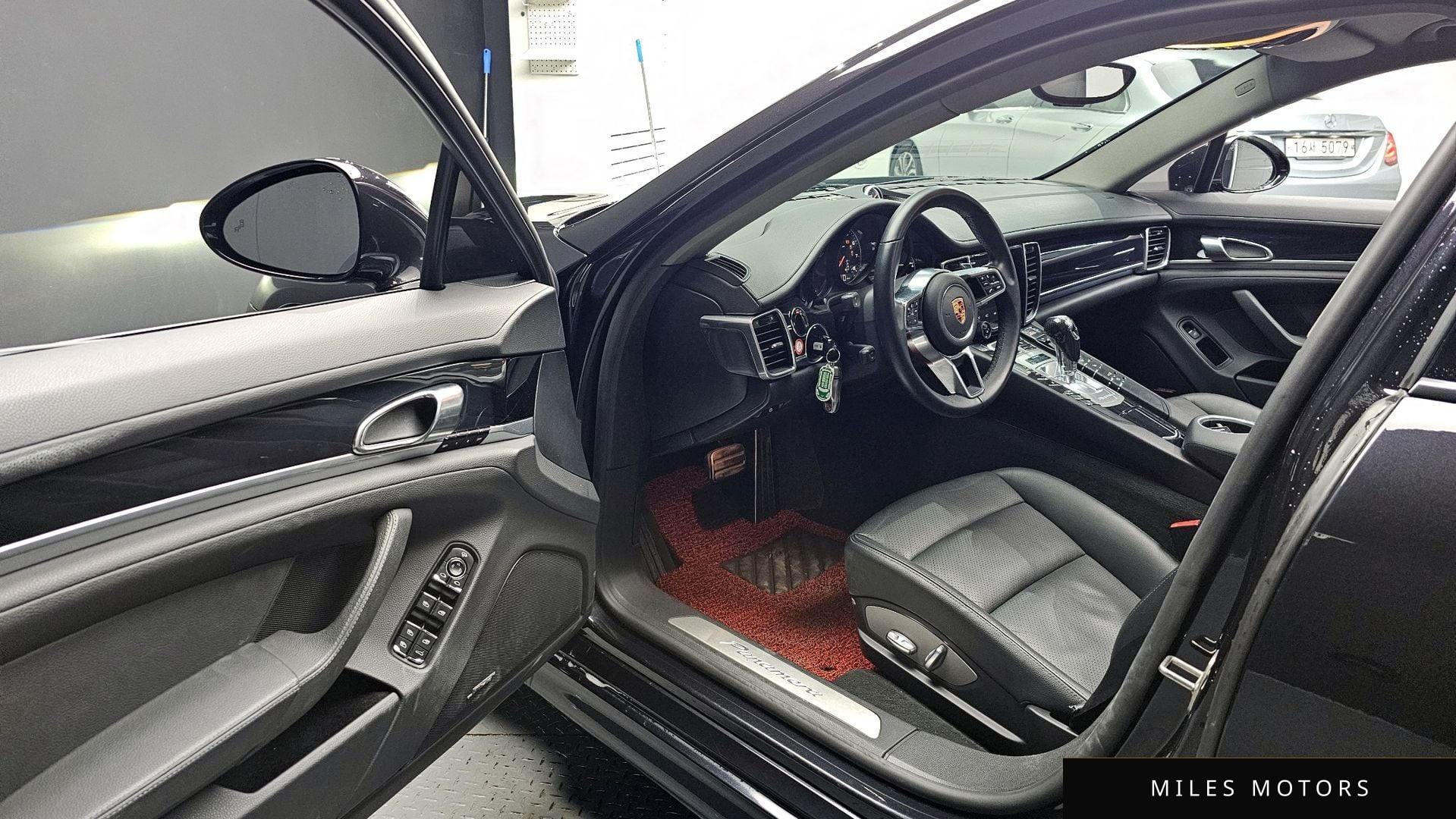 Porsche Panamera 2011 — миниатюра 10