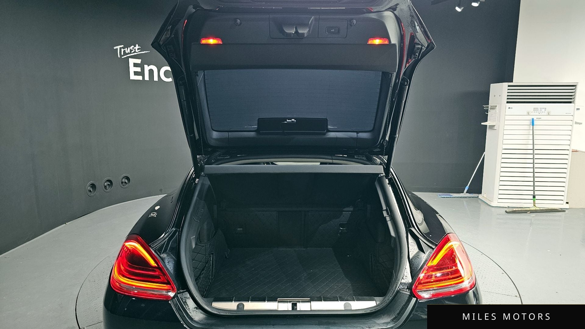 Porsche Panamera 2011 — миниатюра 20