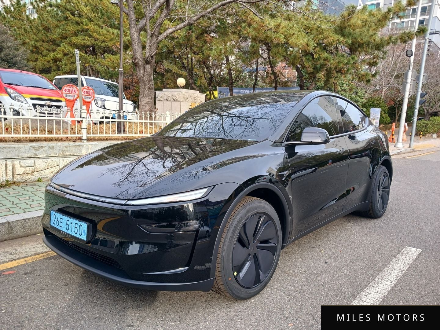 Tesla Model Y 2025 — миниатюра 2