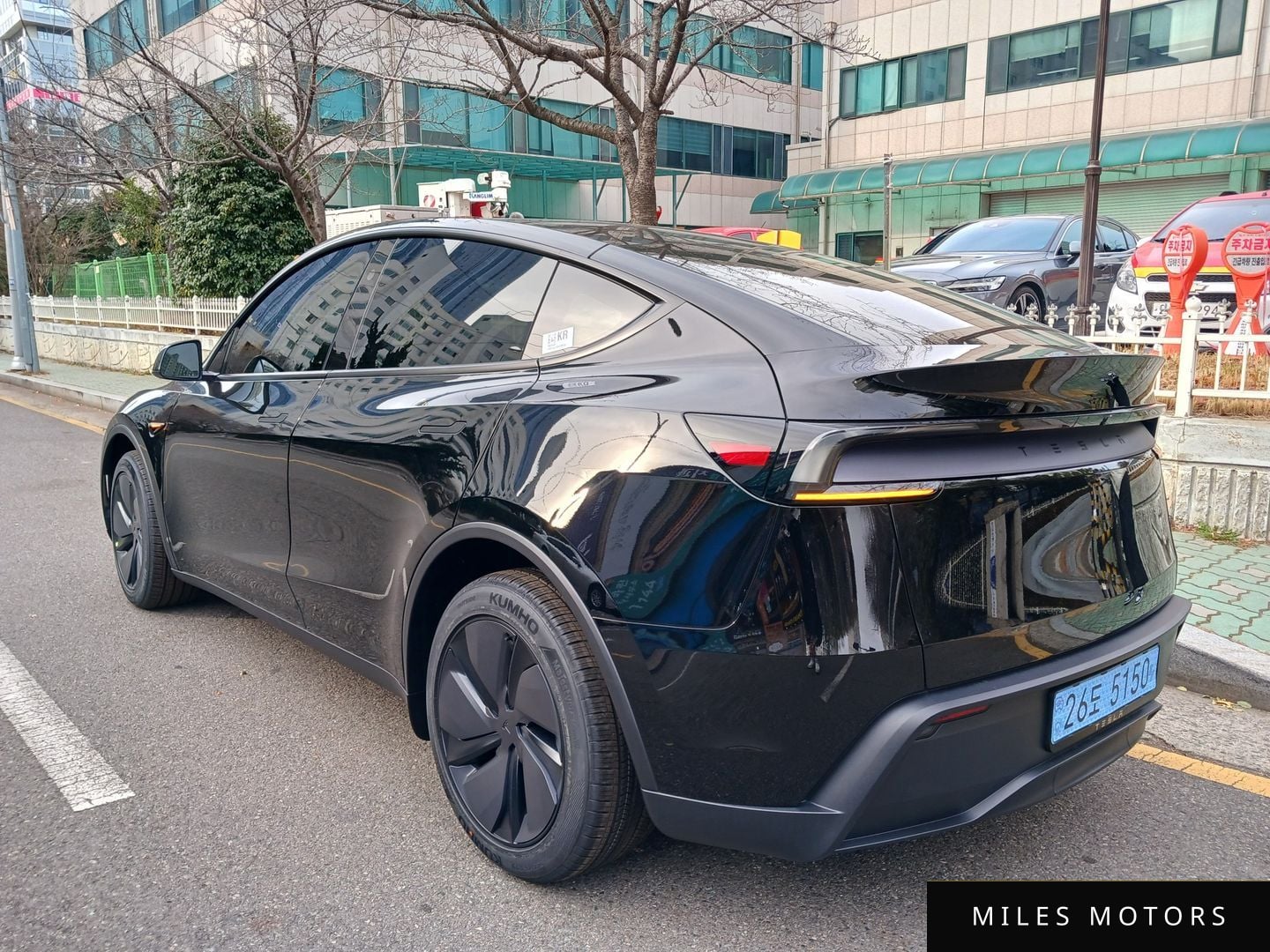 Tesla Model Y 2025 — миниатюра 4