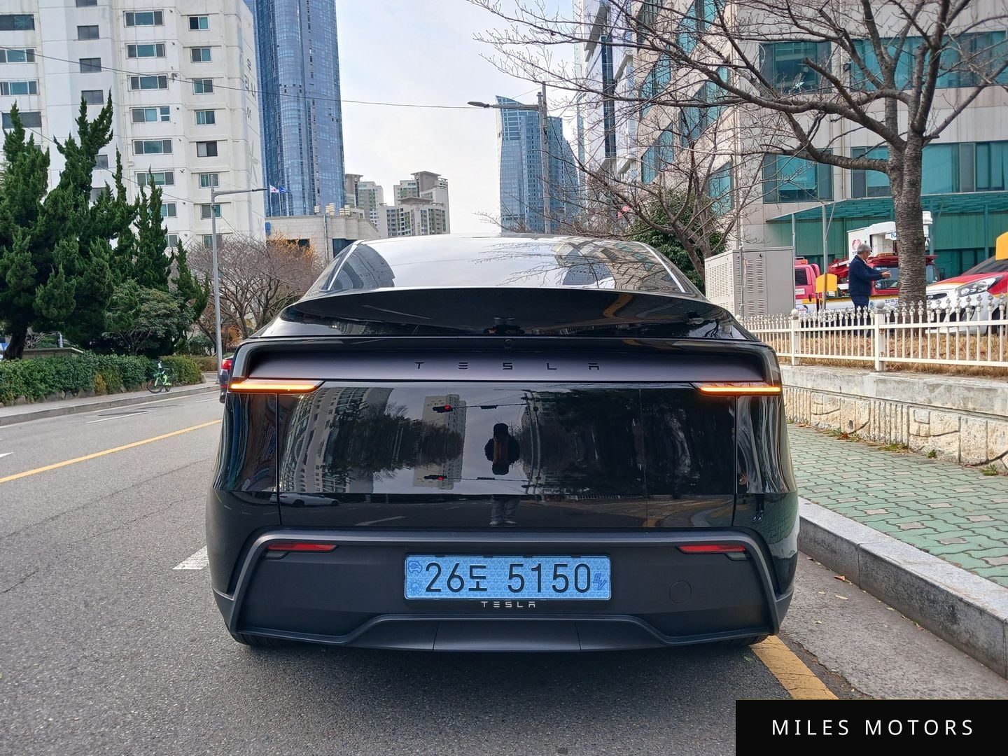Tesla Model Y 2025 — миниатюра 5