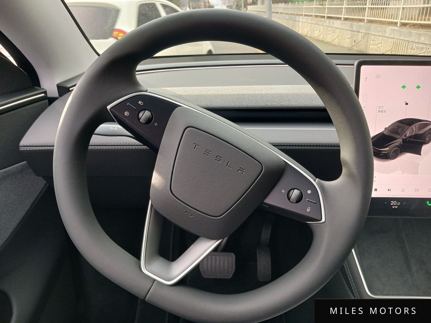 Tesla Model Y 2025 — миниатюра 7