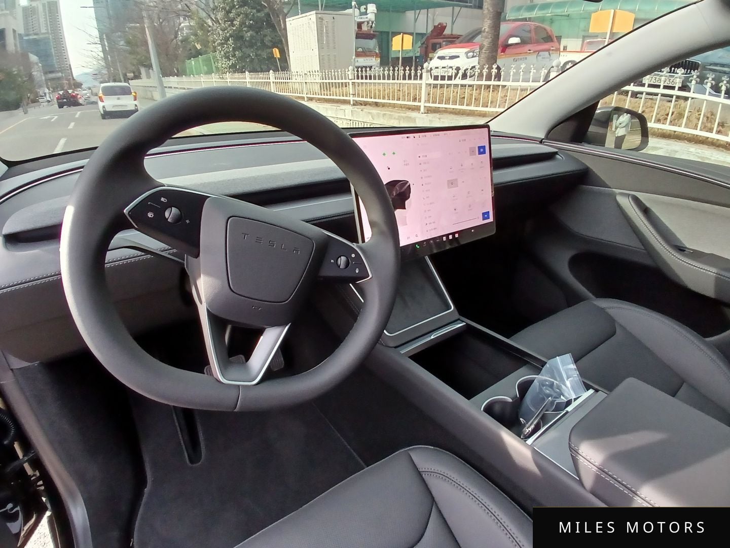 Tesla Model Y 2025 — миниатюра 11