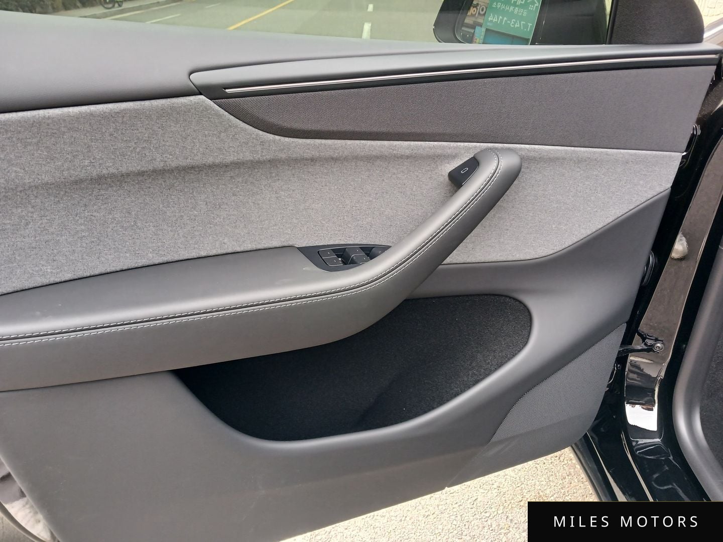 Tesla Model Y 2025 — миниатюра 12