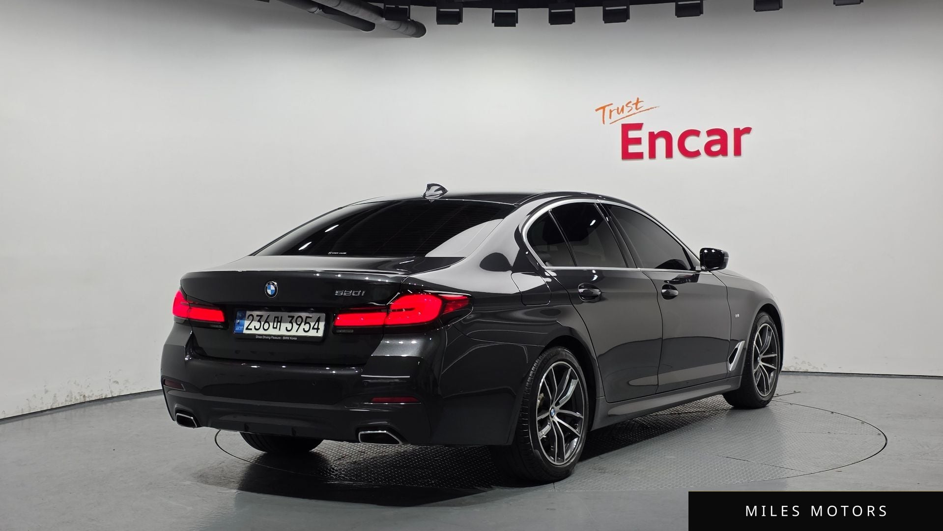 BMW 5 Series (G30) 2022 — миниатюра 2
