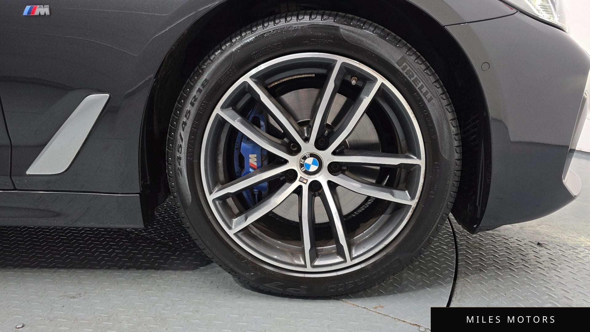 BMW 5 Series (G30) 2022 — миниатюра 5