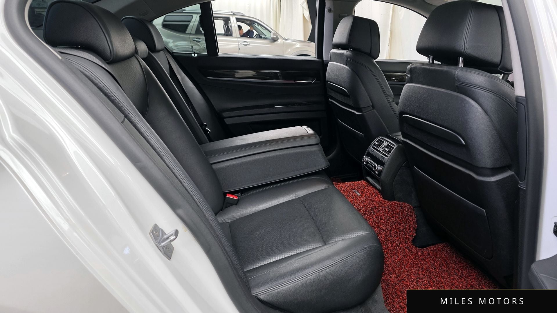 BMW 7 Series (F01) 2014 — миниатюра 12