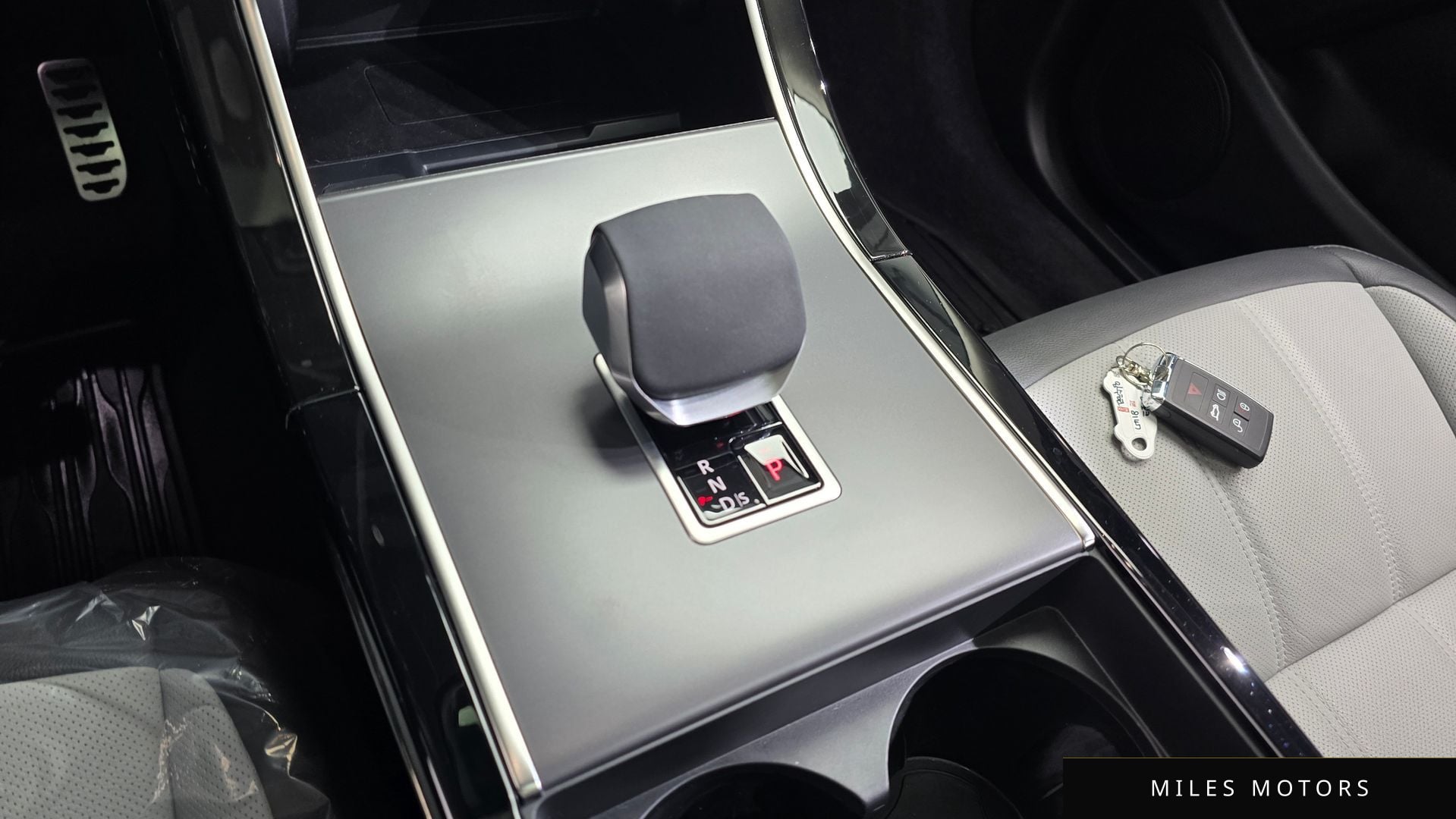 Land Rover 레인지로버 이보크 2025 — миниатюра 8