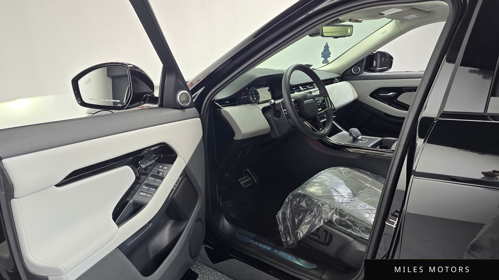Land Rover 레인지로버 이보크 2025 — миниатюра 9
