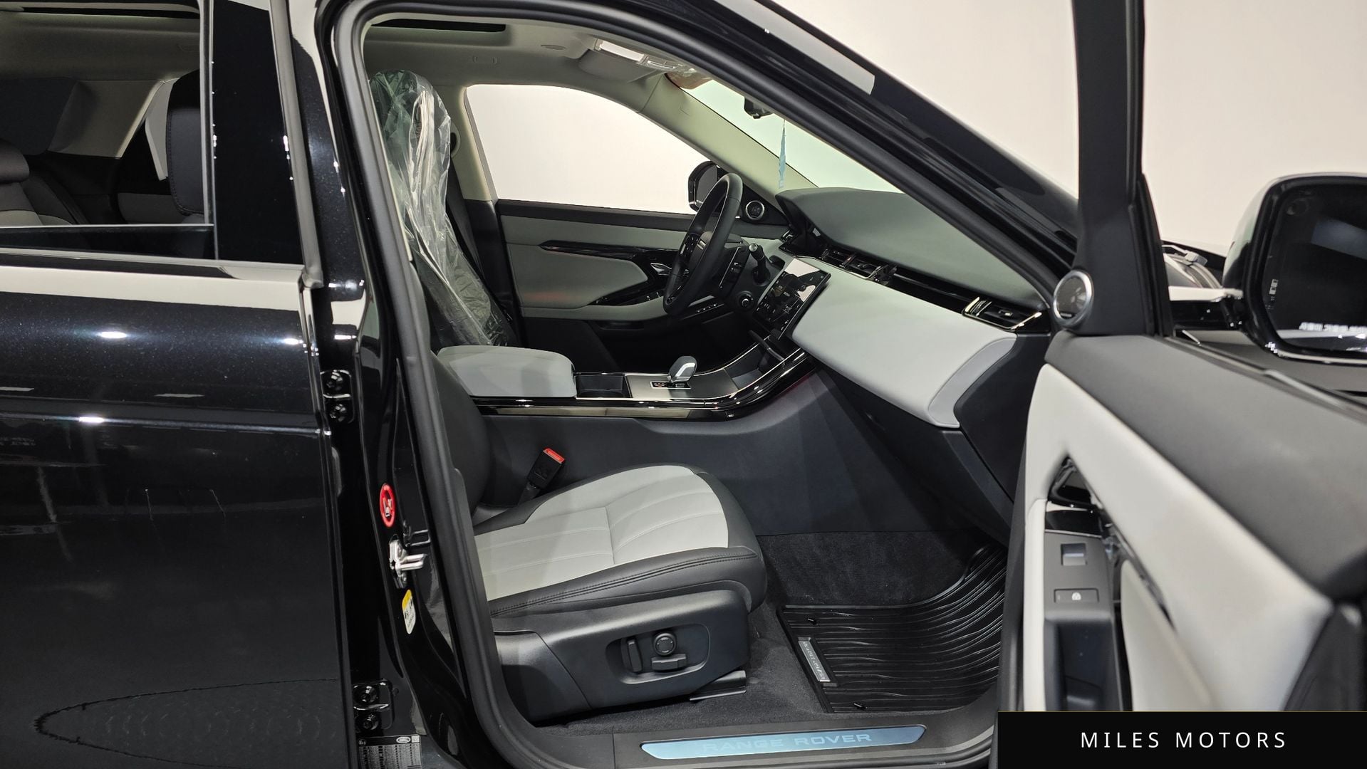 Land Rover 레인지로버 이보크 2025 — миниатюра 11
