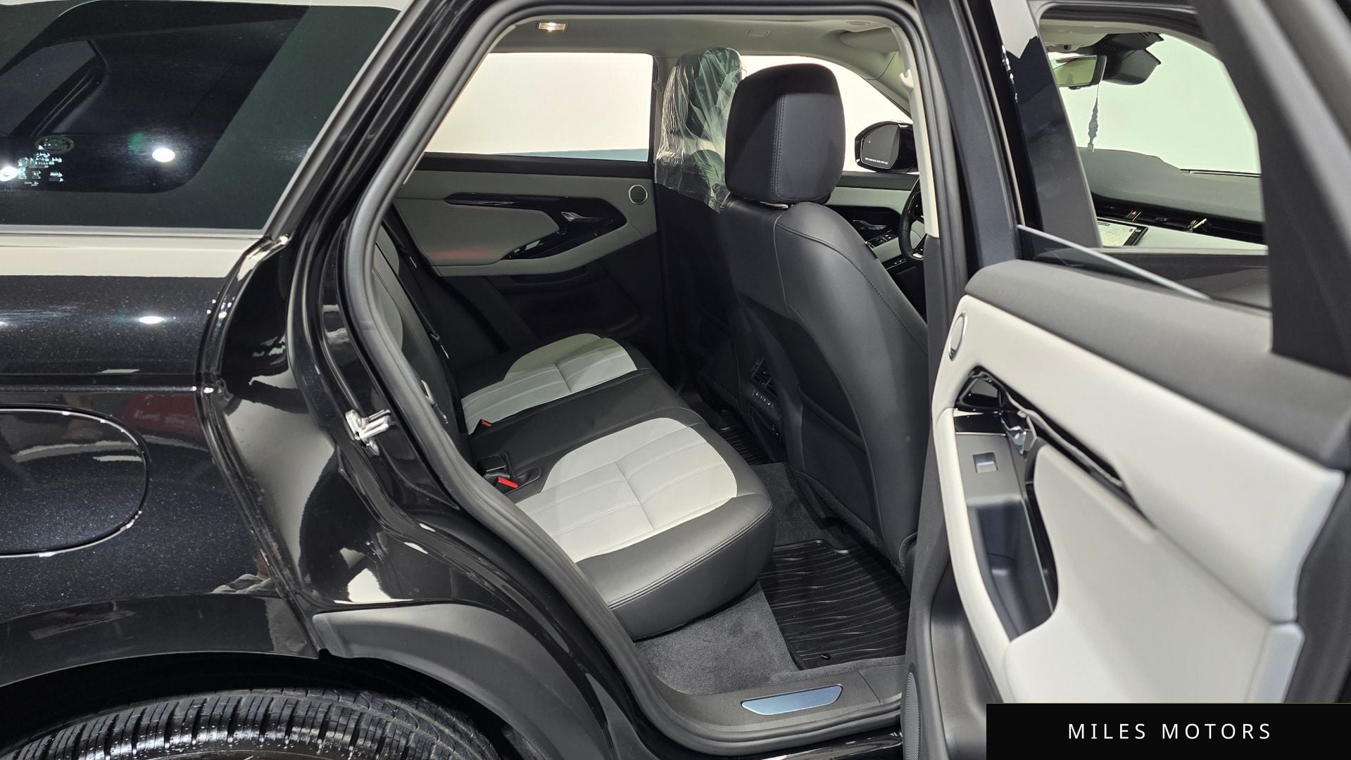 Land Rover 레인지로버 이보크 2025 — миниатюра 12