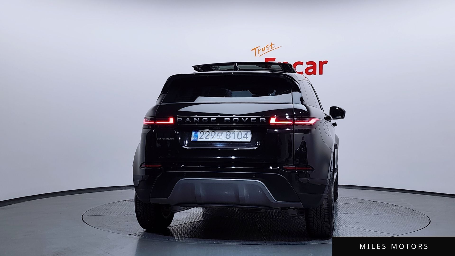 Land Rover 레인지로버 이보크 2025 — миниатюра 3