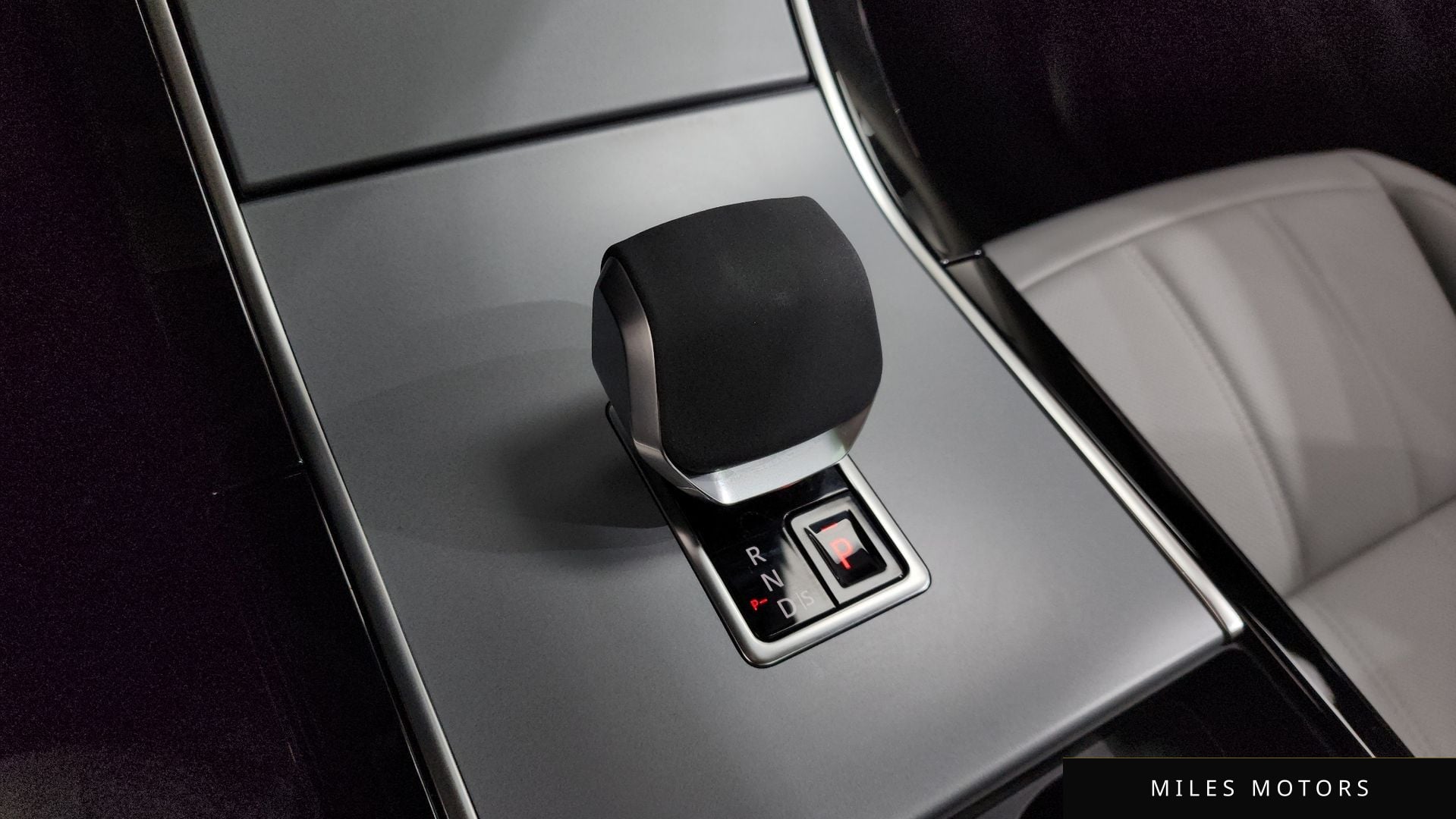 Land Rover 레인지로버 이보크 2025 — миниатюра 8