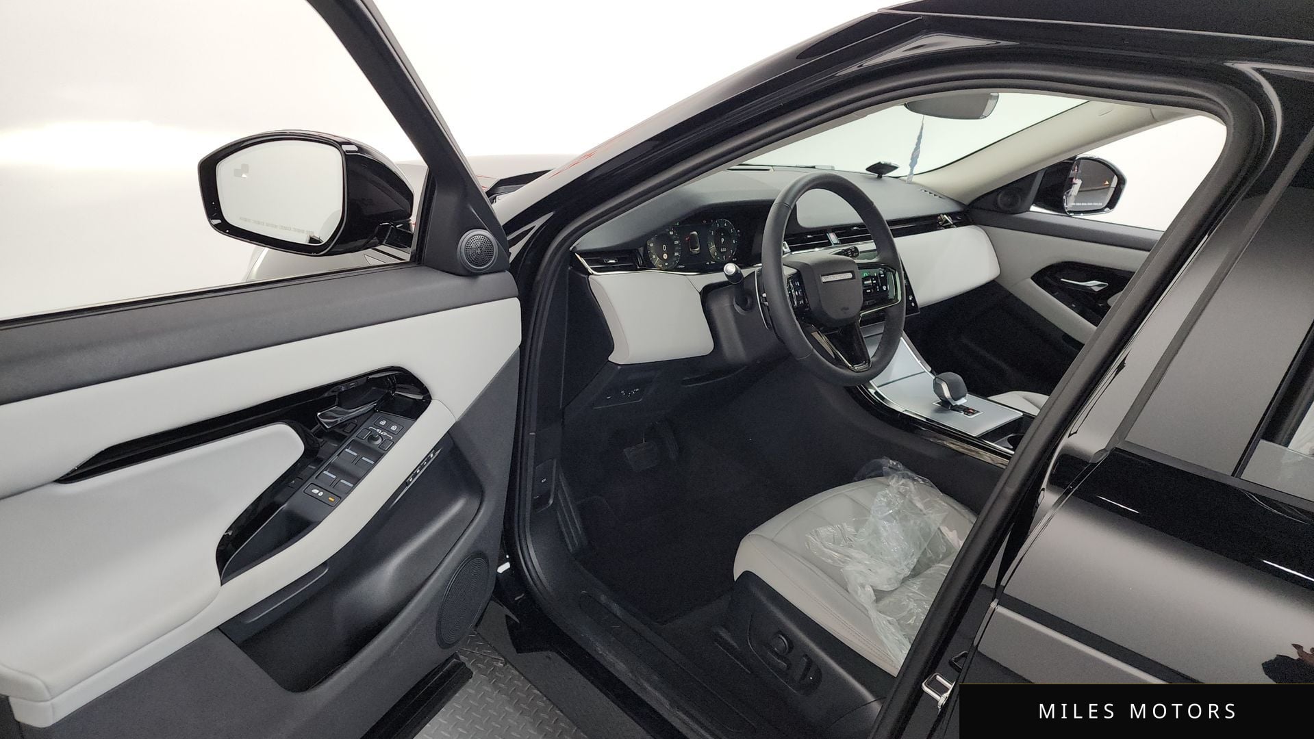 Land Rover 레인지로버 이보크 2025 — миниатюра 9