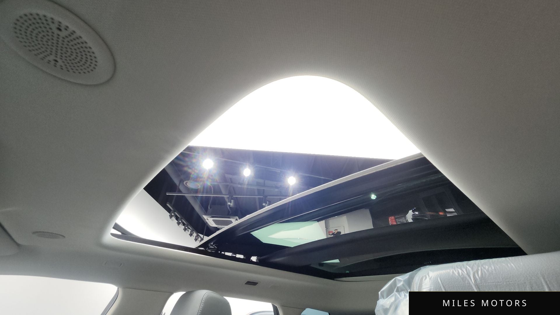 Land Rover 레인지로버 이보크 2025 — миниатюра 18