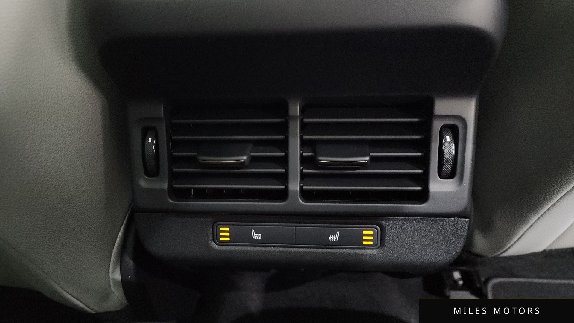 Land Rover 레인지로버 이보크 2025 — миниатюра 19