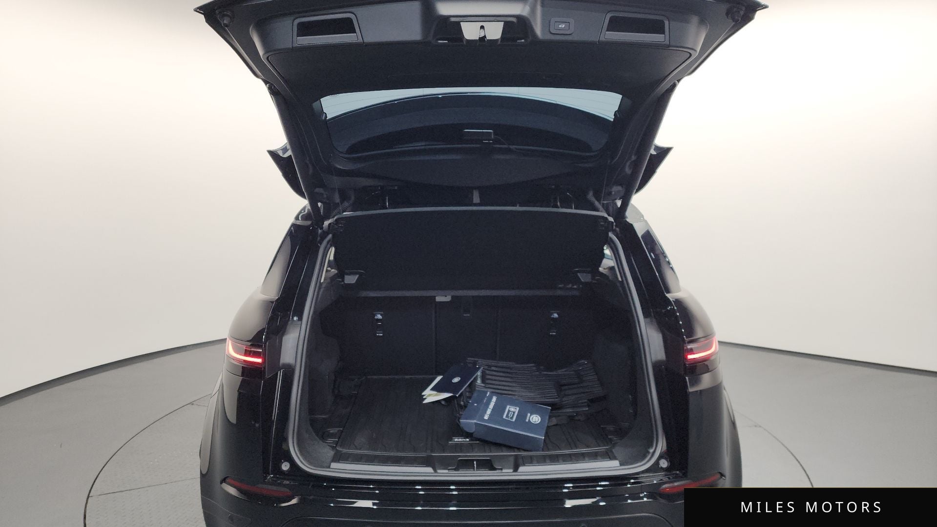 Land Rover 레인지로버 이보크 2025 — миниатюра 20