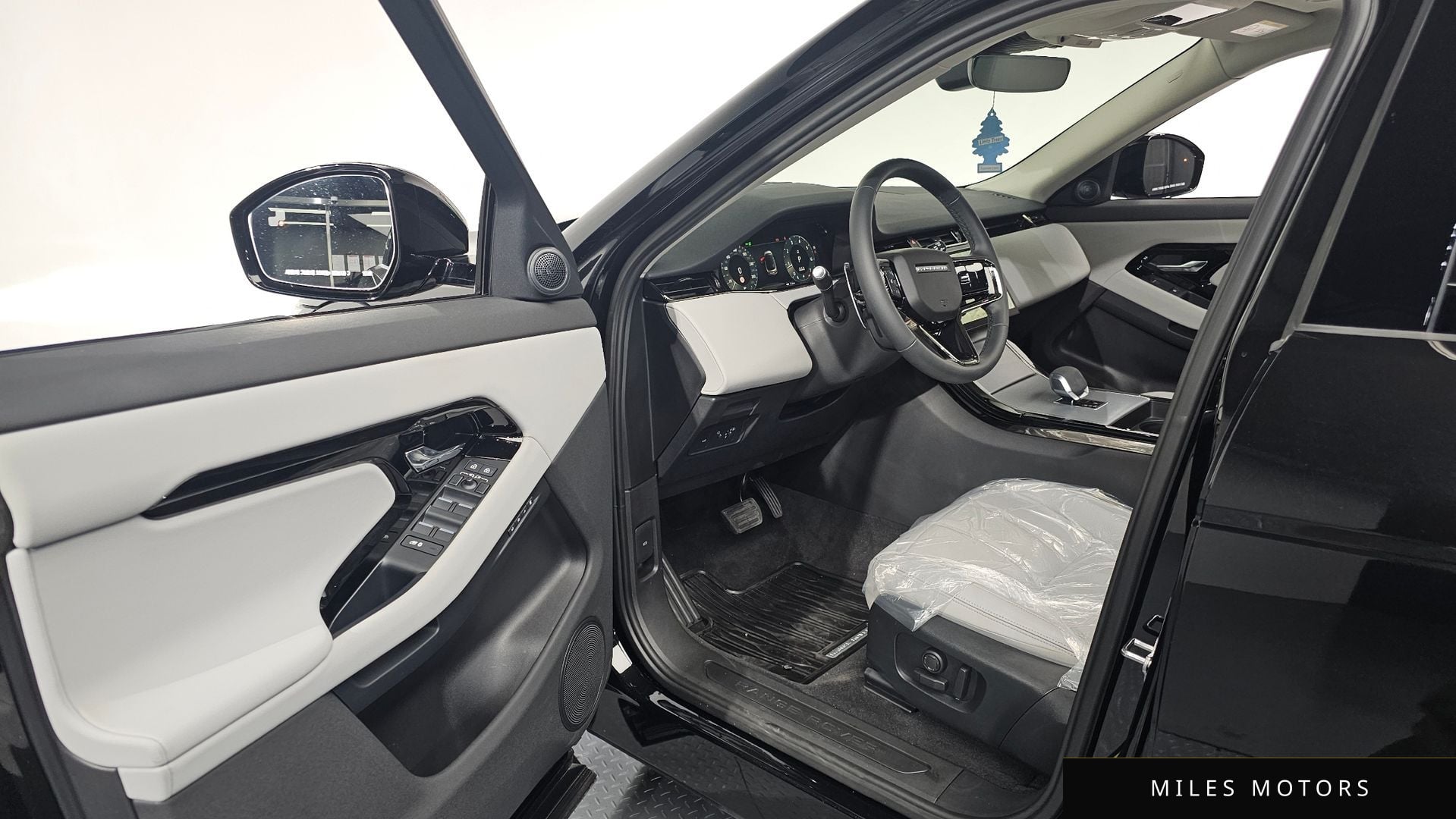 Land Rover 레인지로버 이보크 2025 — миниатюра 9