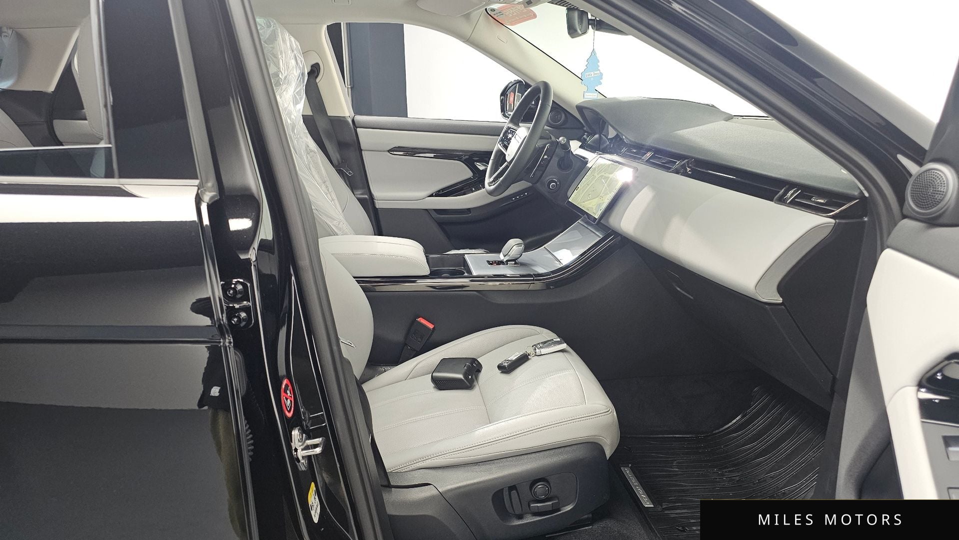 Land Rover 레인지로버 이보크 2025 — миниатюра 11