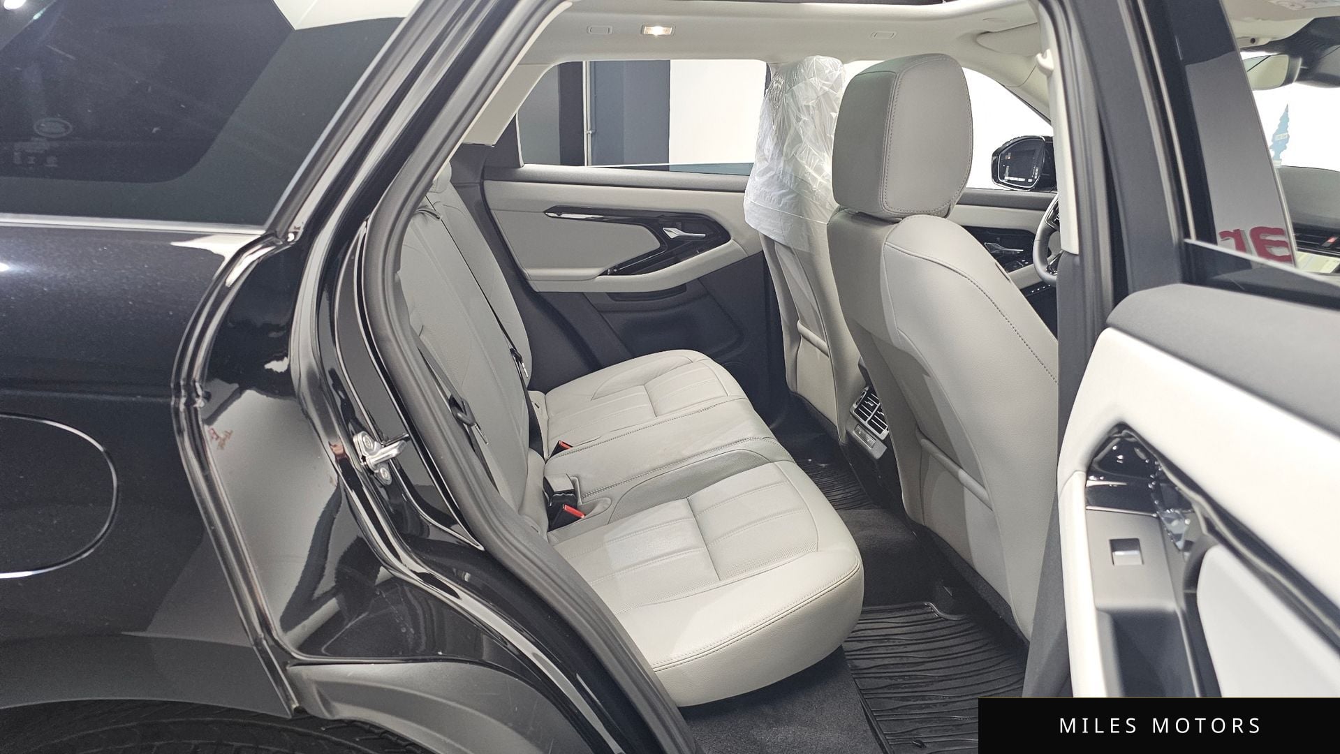 Land Rover 레인지로버 이보크 2025 — миниатюра 12