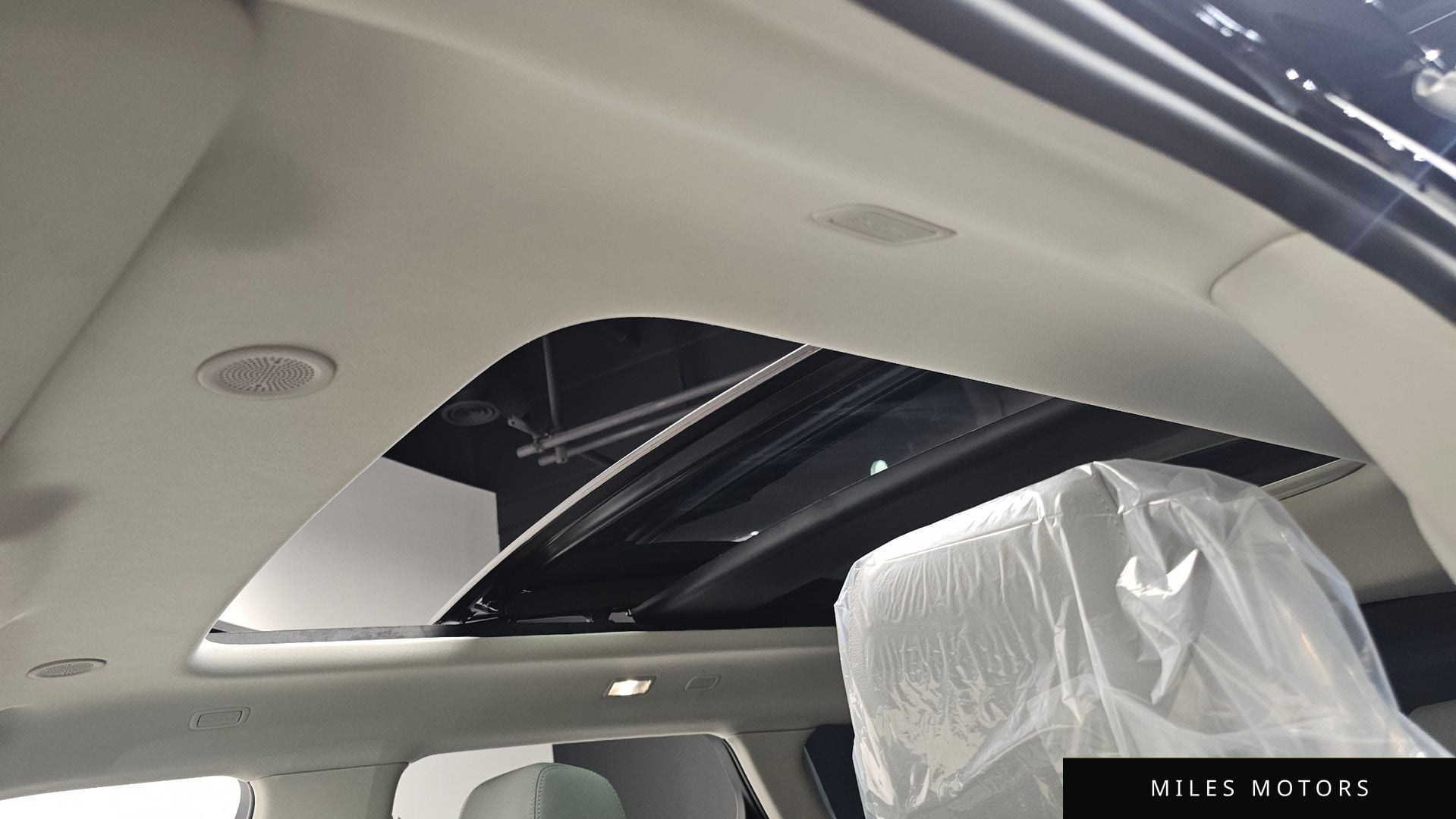 Land Rover 레인지로버 이보크 2025 — миниатюра 19