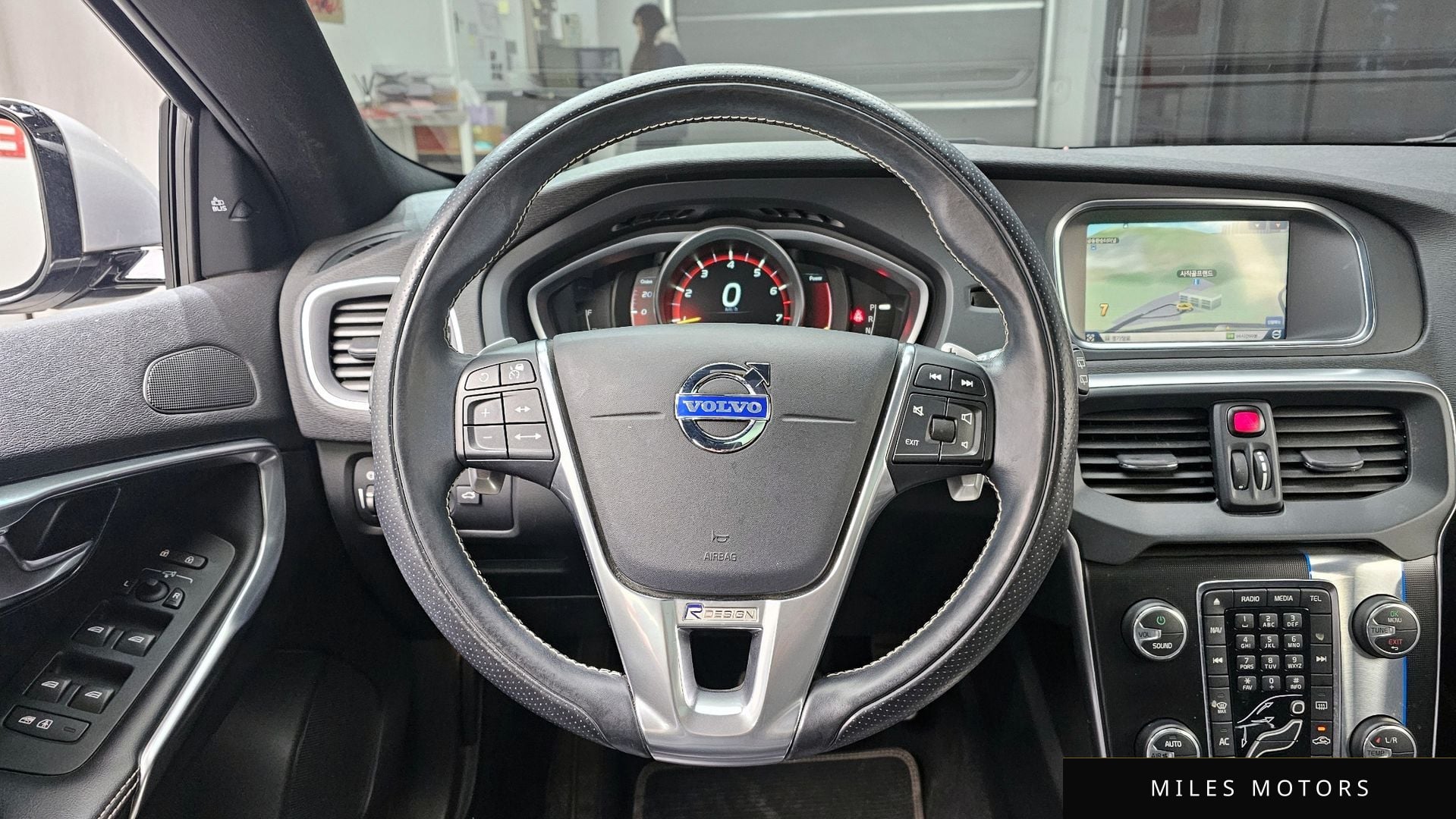 Volvo V40 2015 — миниатюра 14