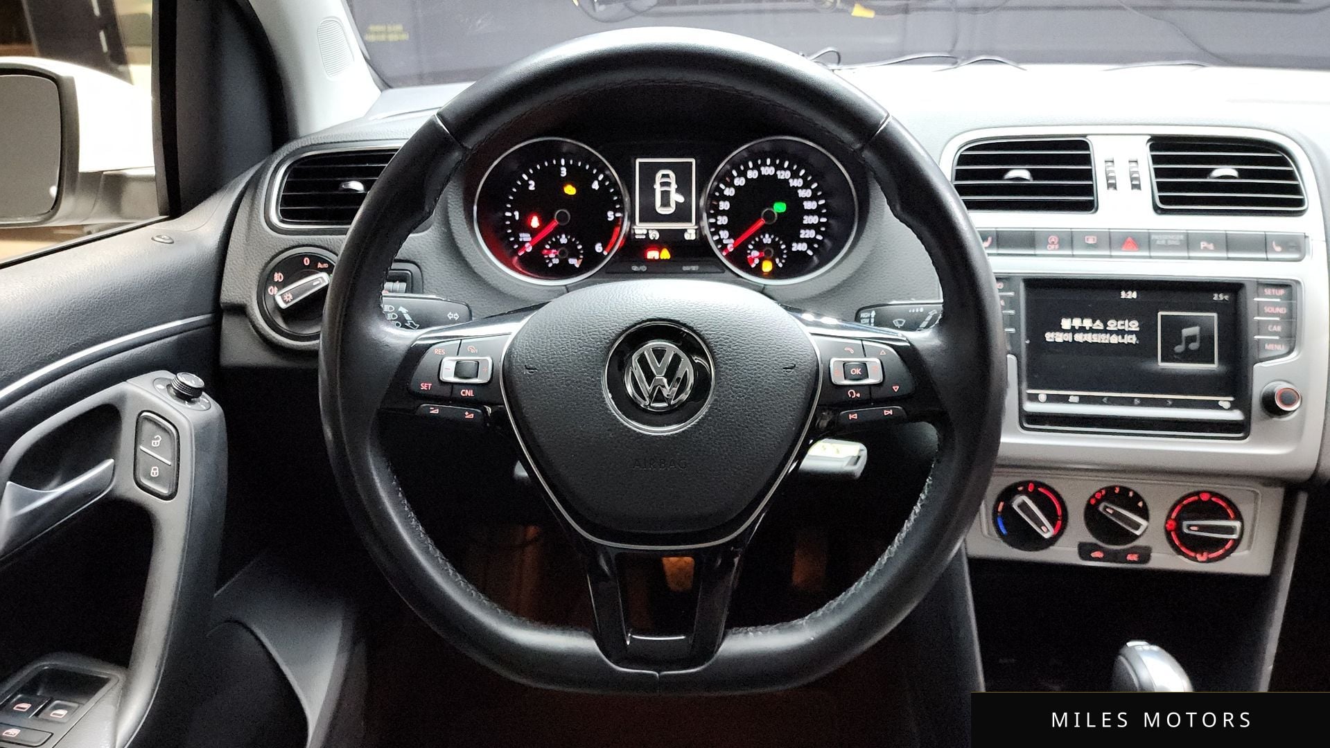 Volkswagen 폴로 2015 — миниатюра 13
