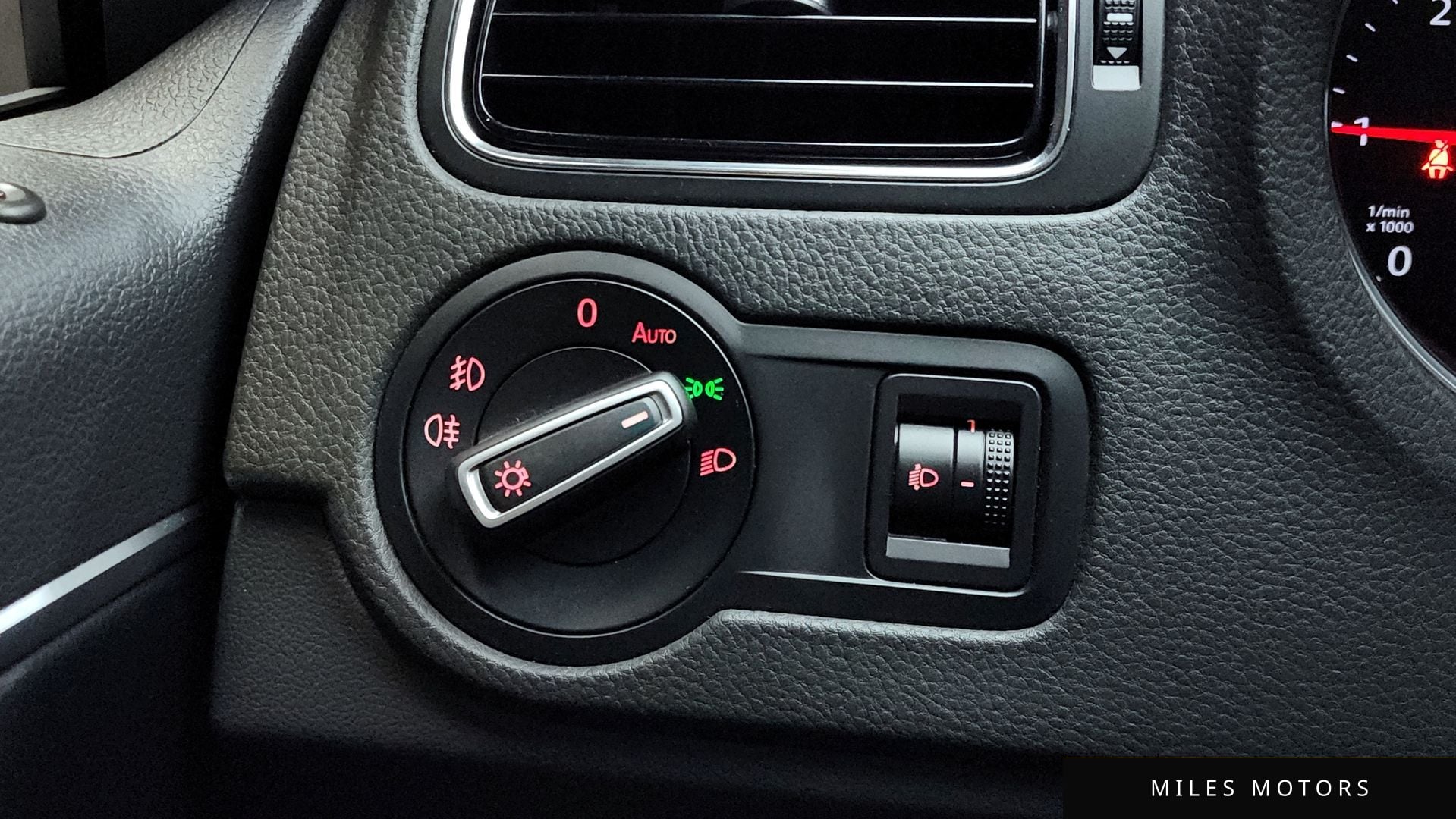 Volkswagen 폴로 2015 — миниатюра 17