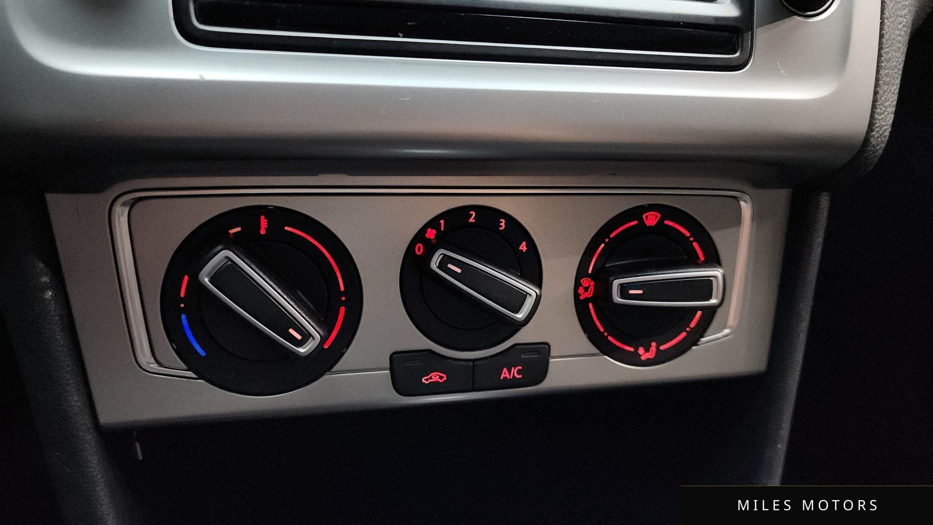 Volkswagen 폴로 2015 — миниатюра 18