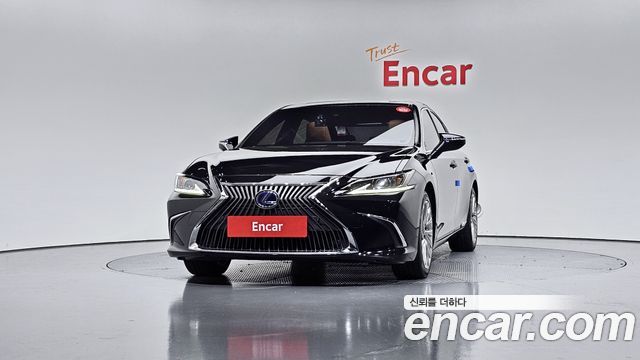 Лексус ES300h 2020 — миниатюра 3