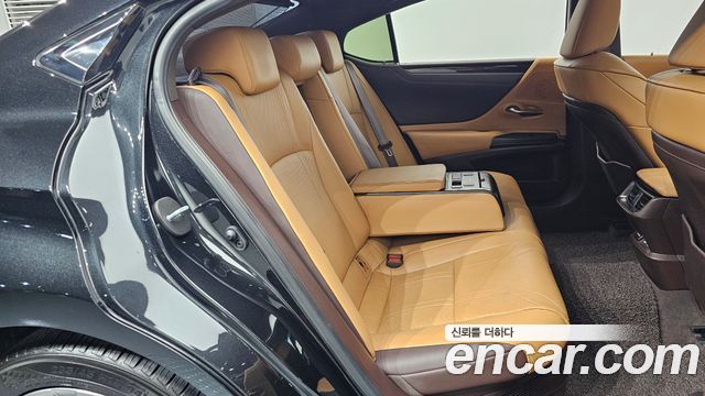 Лексус ES300h 2020 — миниатюра 12