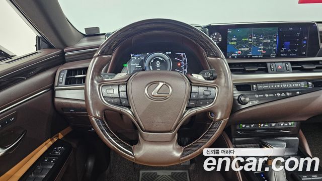 Лексус ES300h 2020 — миниатюра 13