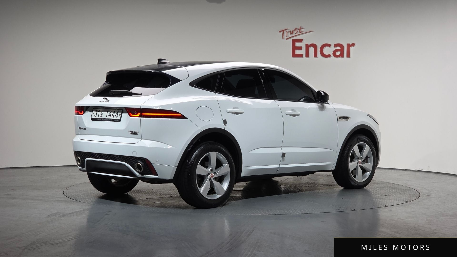 Jaguar E-PACE 2018 — миниатюра 2