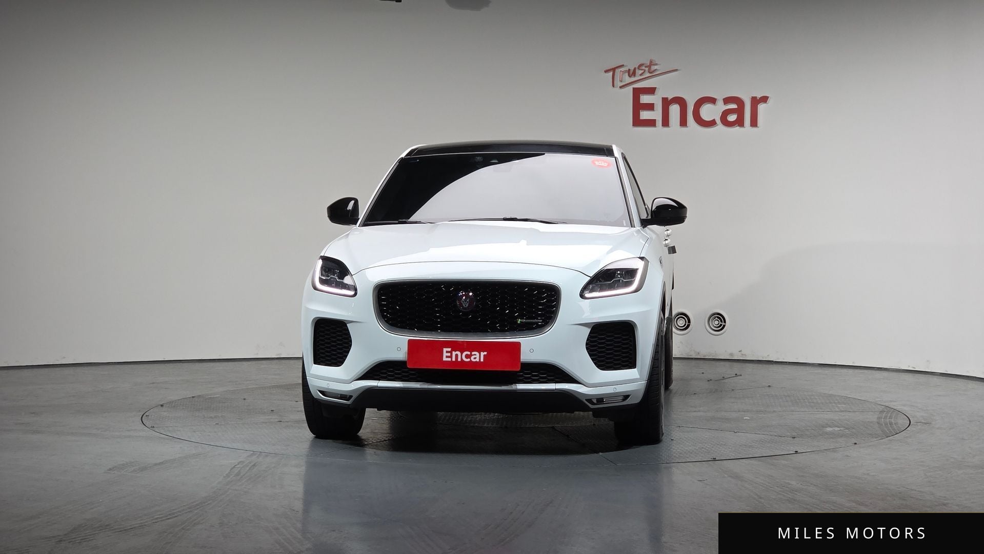 Jaguar E-PACE 2018 — миниатюра 3