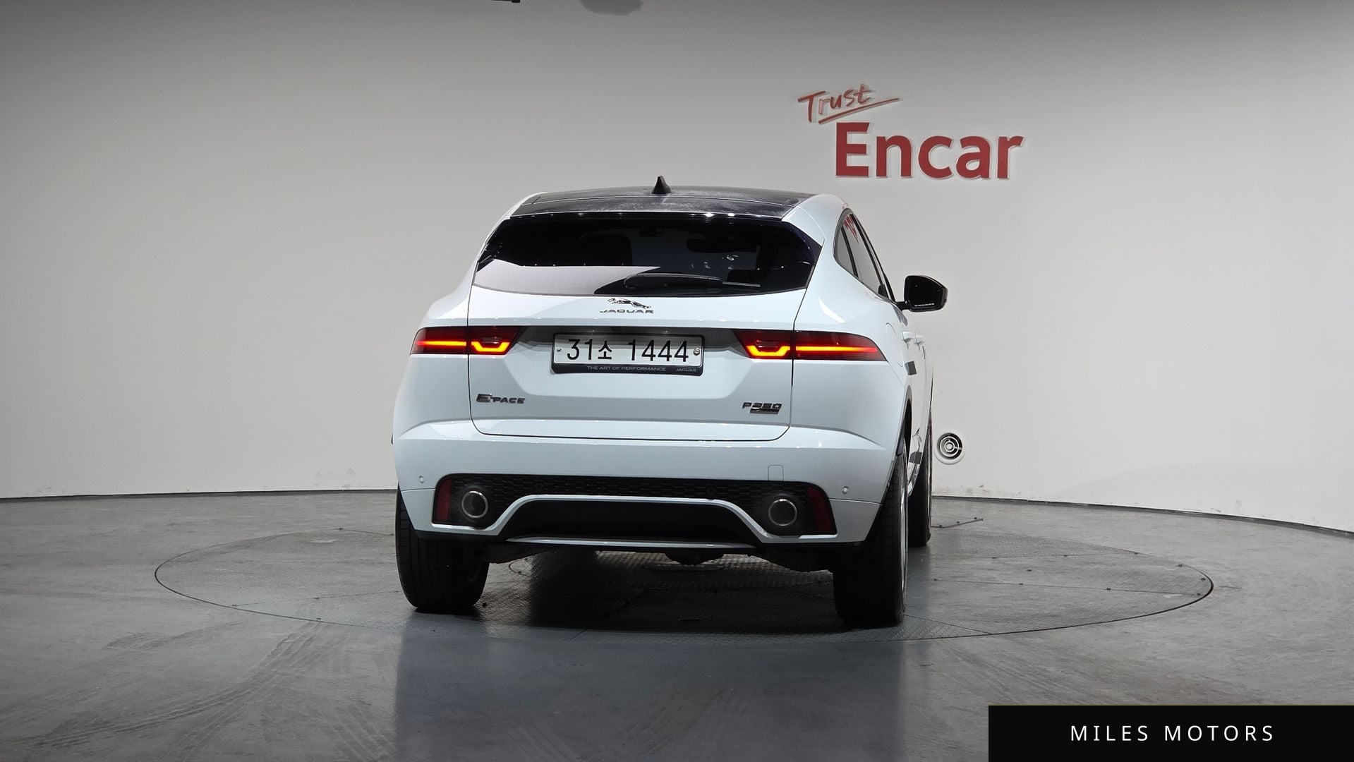 Jaguar E-PACE 2018 — миниатюра 4