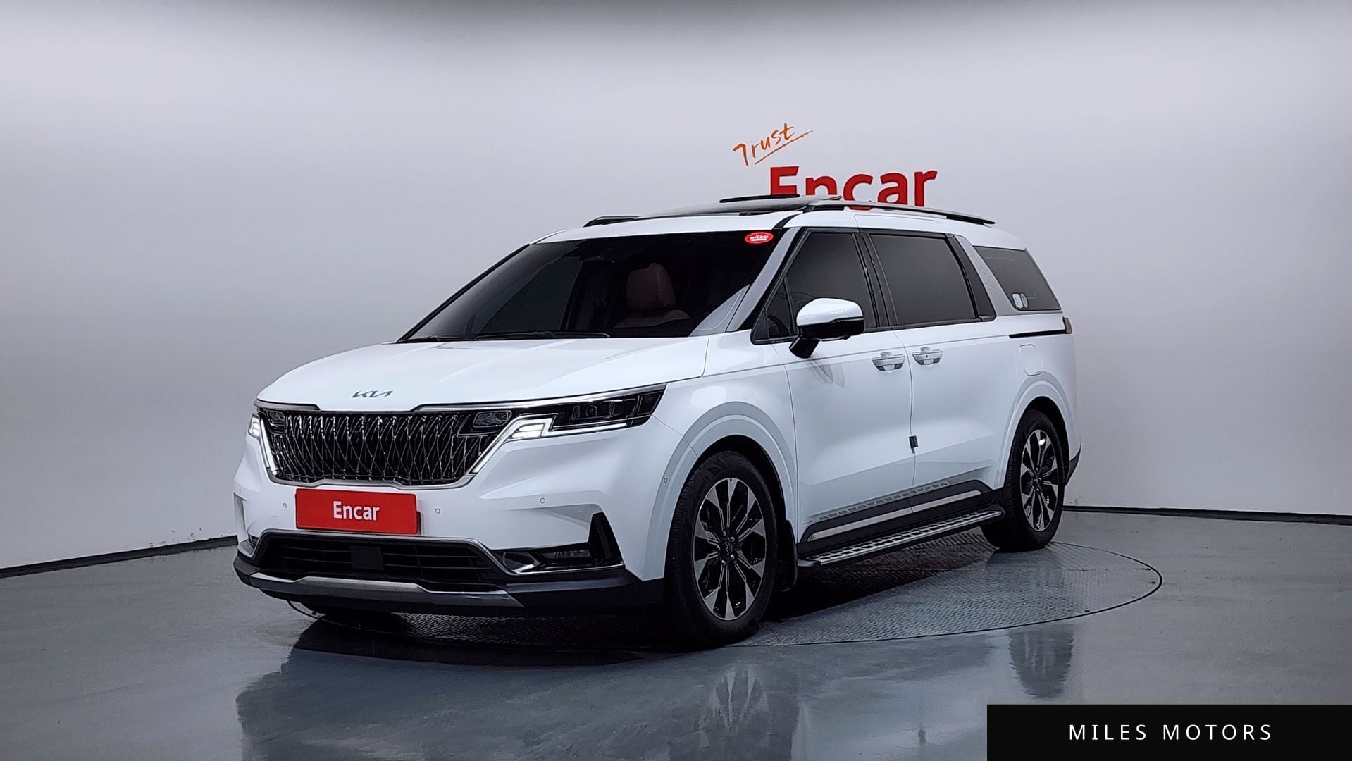 Kia Carnival 2023 — фото 1 из 12